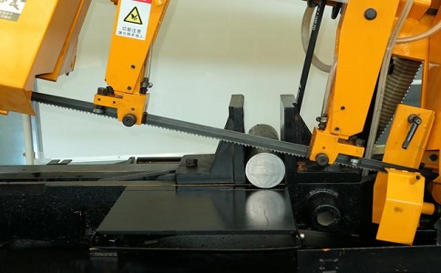 平坝数控带锯床自动送料精度会出现偏差吗？